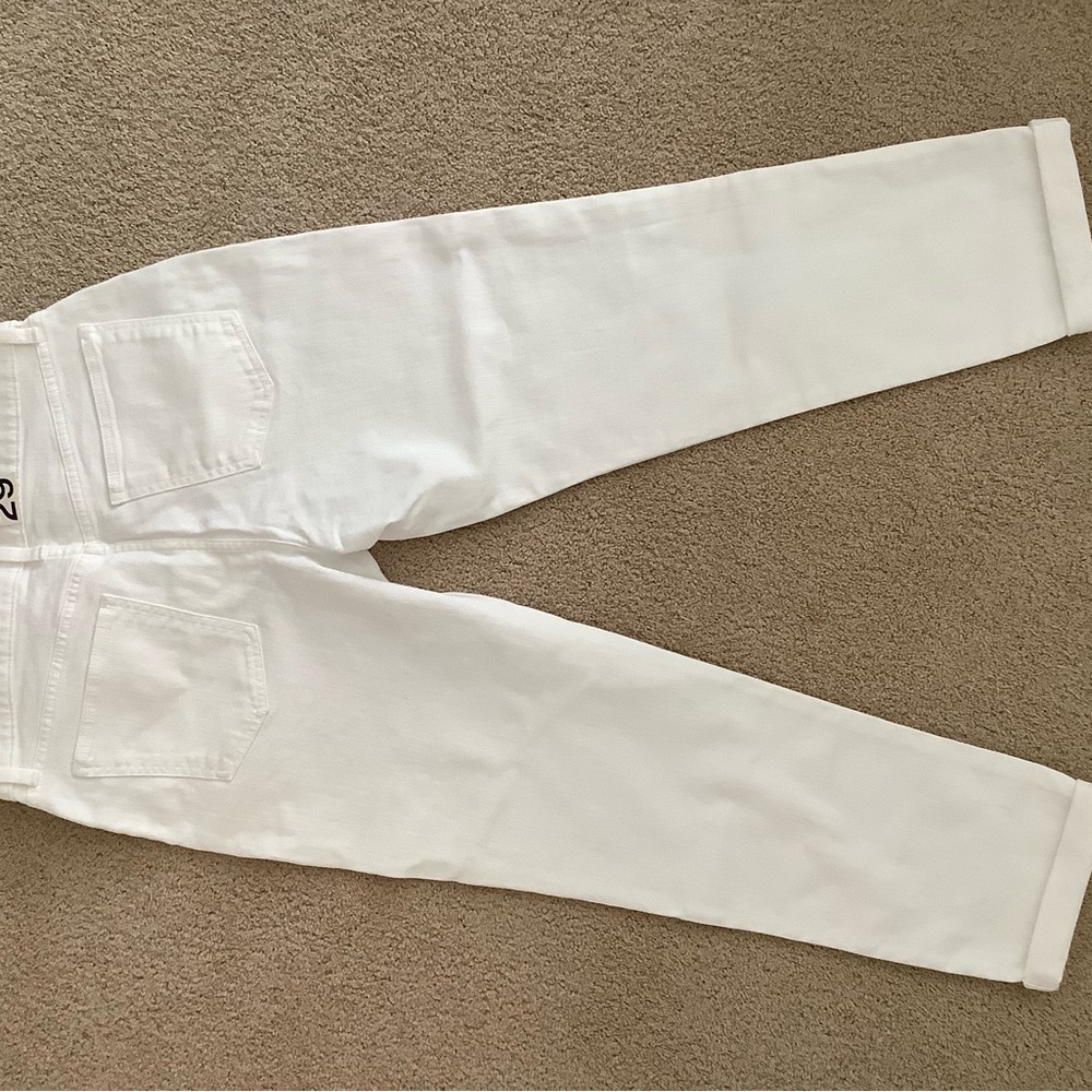 GAP Girlfriend White jeans. NWT